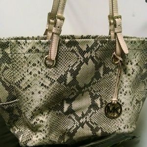 SOLD ON EBAY - Pristine Michael Kors Jet Set Tote