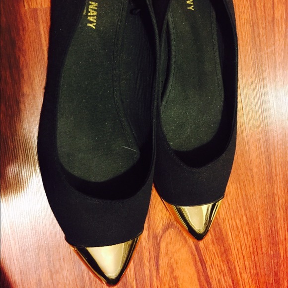 Adorable black flats with a golden cape @ toe area - Picture 4 of 4
