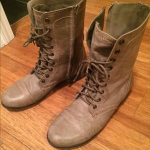 Steve Madden Troopa Boot in Stone Leather