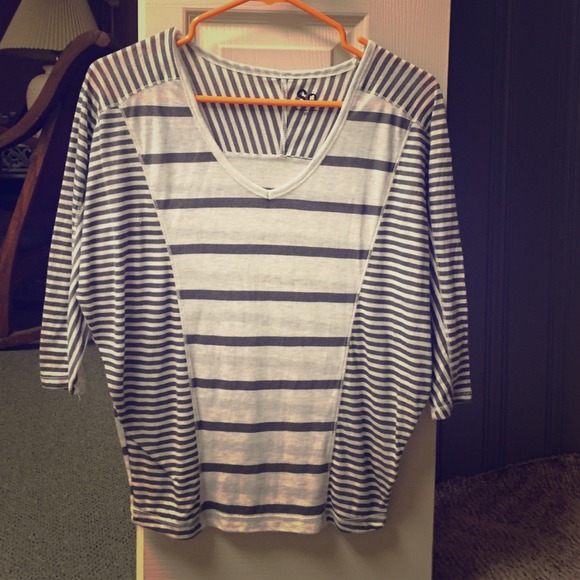 Flowy three quarter length fashion top!