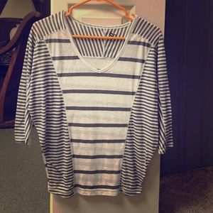 Flowy three quarter length fashion top!