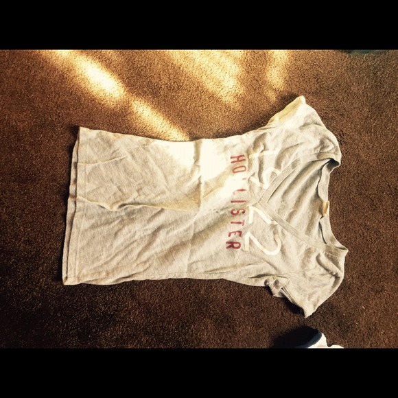 Hollister tee