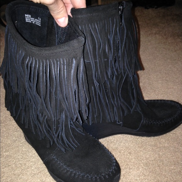 Minnetonka fringe wedge boots. Size 7.5