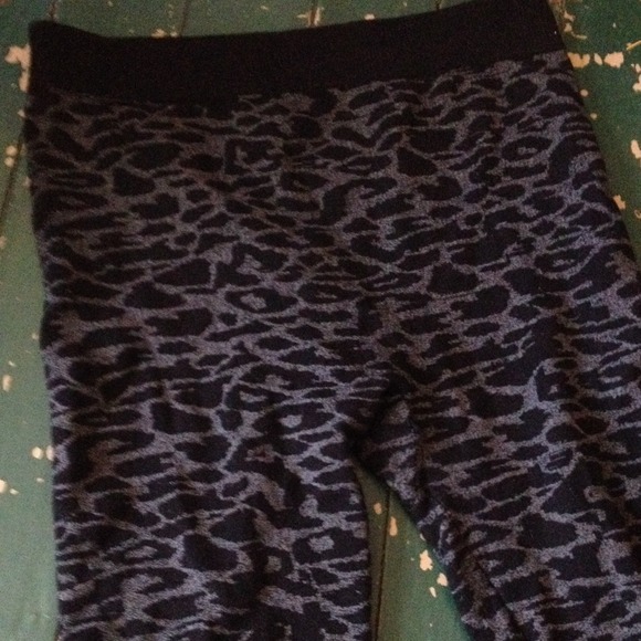 Sale!! Cheetah print leggings - Picture 2 of 3