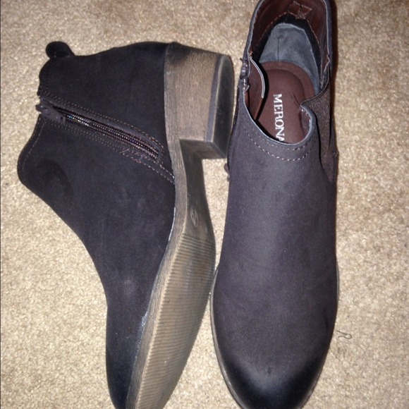 Like new!  Dark Brown booties. Size 7.