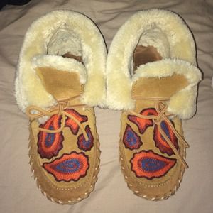 Lucky Brand Embroidered Moccasins