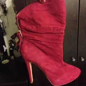 SOLD. NEW Pour La Victoire Red Suede Booties