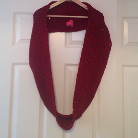 Betsy Johnson infinity scarf