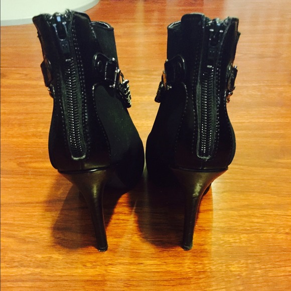 Madeline noir black boots with silver chain acorss - Picture 3 of 4