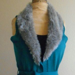 Fur-trim vest