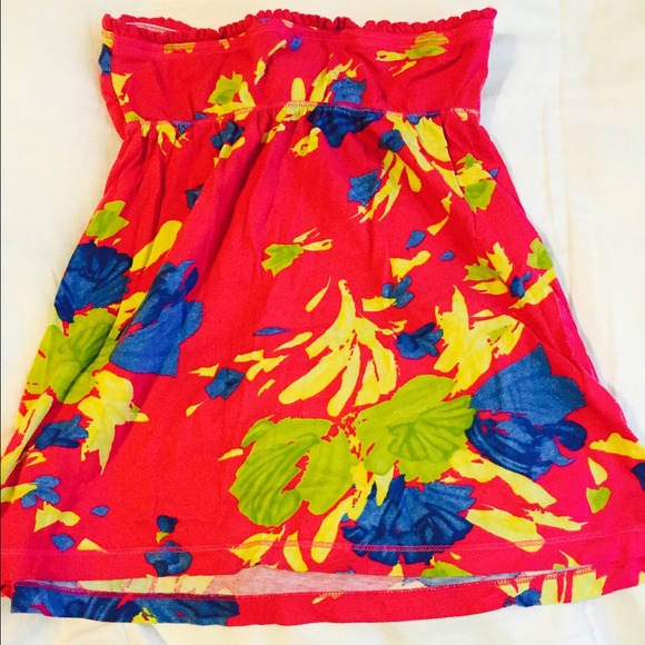 Really cute hot pink strapless top w/ flowers - Picture 4 of 4