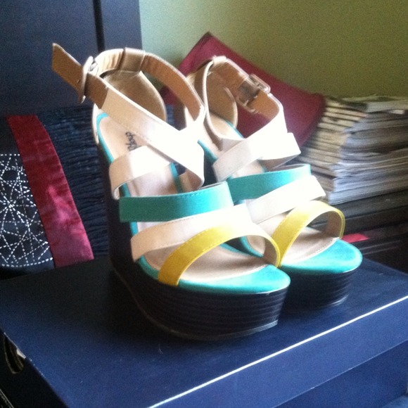 Beautifully colored wooden wedges !