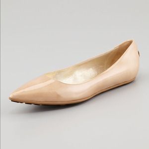 Classy nude pointed toe flats 👠