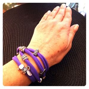 NWOT MADE IN ITALY Lycra wristlet w charms!  Cute!