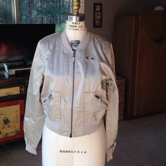 DONATED Guess Champagne Bomber Jacket - Picture 2 of 4
