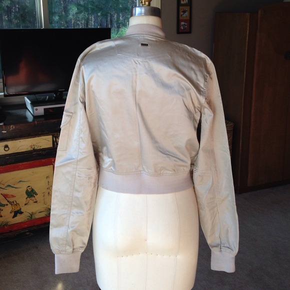 DONATED Guess Champagne Bomber Jacket - Picture 3 of 4