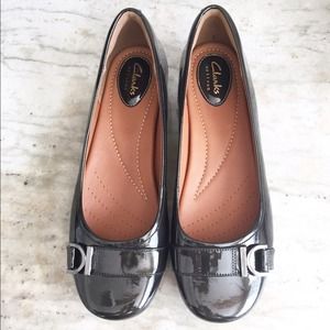 8.5 Clarks Concert Band Black Low Wedge Shoes