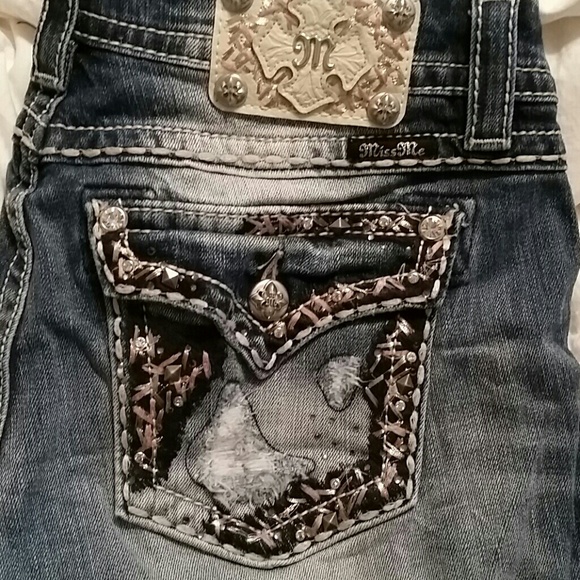 Buckle exclusive Miss Me Easy Capri's