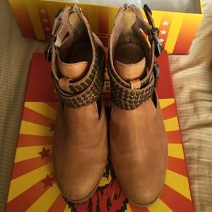 Jeffrey Campbell Watson Beige Bronze Boots