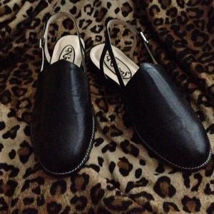 Brand new leather shoe size 8 wide