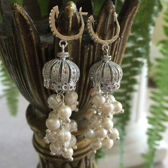 Jewelry - 🎉HP🎉NWOT White Pearl Earrings 925 Leverback