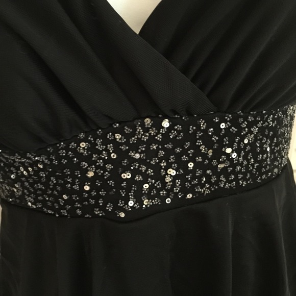 ❤Gorgeous dress top❤️ - Picture 2 of 4