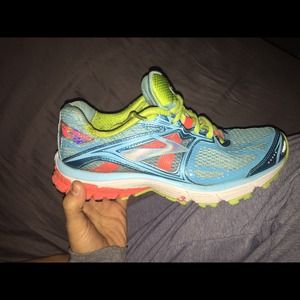 Brooks Ravenna 5 running sneakers
