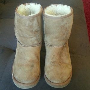 Nutmeg short UGG boots