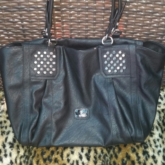 SALE👜Nwot Guess leather  black bag. 👜
