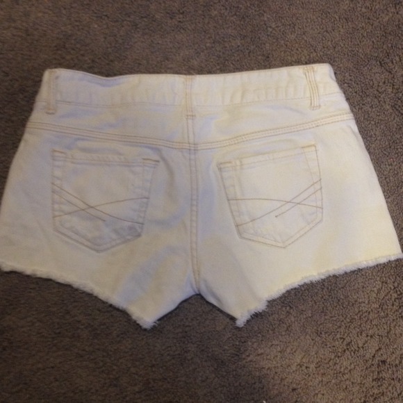 white Aeropostale shorts - Picture 2 of 2