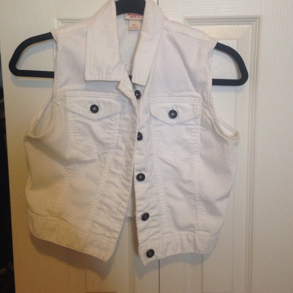 White vest