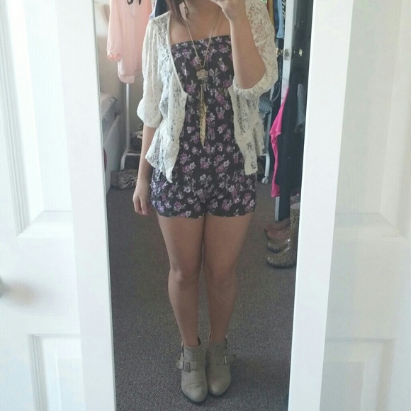 ⛔ SOLD | Gray Floral Romper