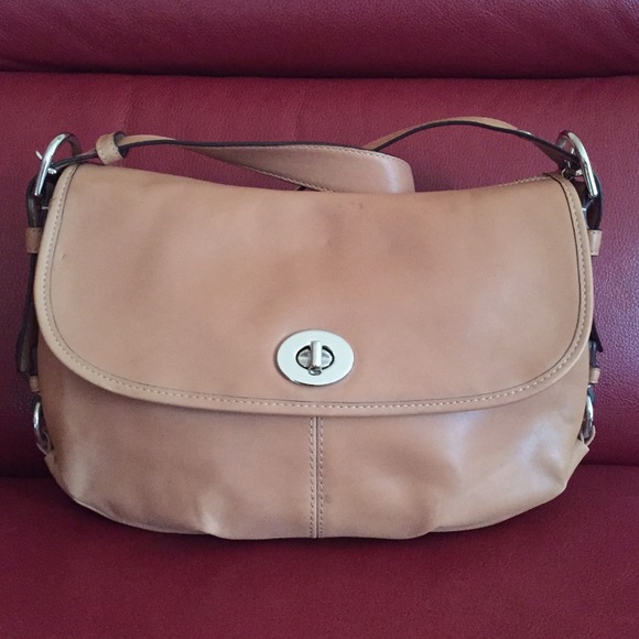 😍Leather Coach cross body bag