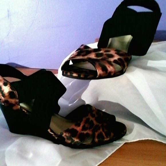 Leopard print wedges    HOLD FOR BUNDLE  2pair
