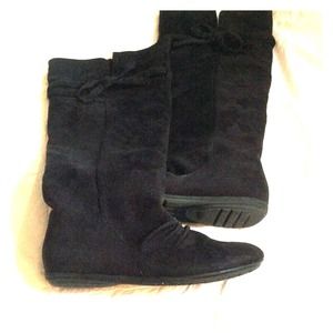 Report  black suede boots