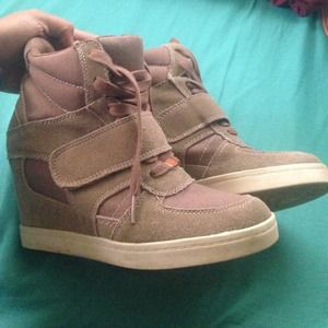 Sneaker wedges