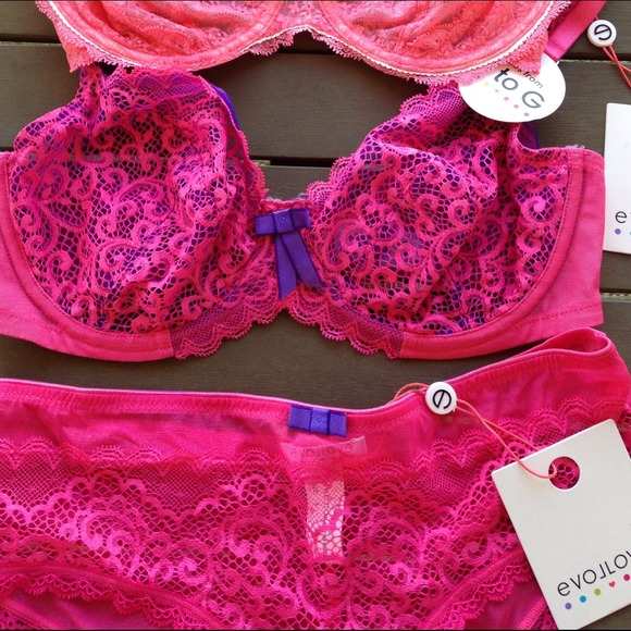 We have tons of new bras sets 💜 - Picture 3 of 4