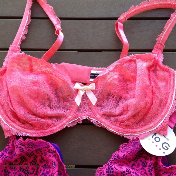 We have tons of new bras sets 💜 - Picture 4 of 4