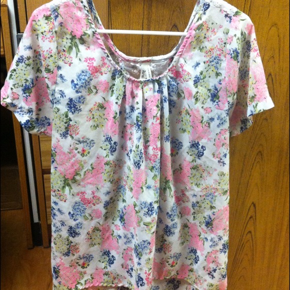 Deb Shops floral sheer top! - Picture 1 of 2