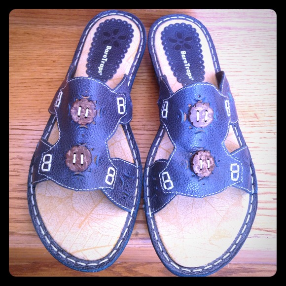 BRAND NEW BareTraps sandals