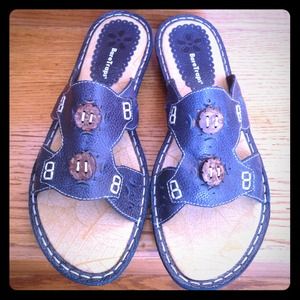 BRAND NEW BareTraps sandals