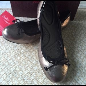Flat shoes