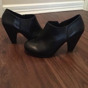 Gianni Bini booties