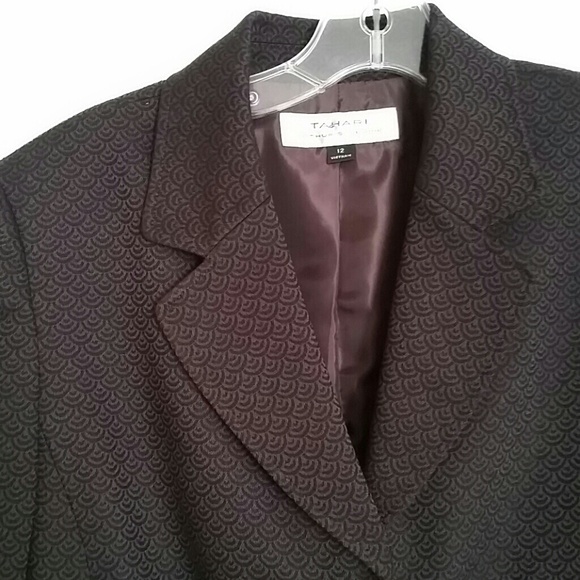Tahari set (blazer + skirt)
