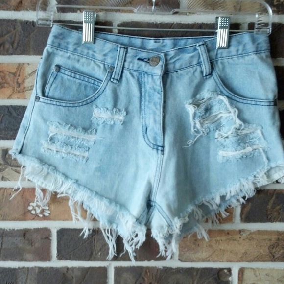 Frayed high waisted shorts
