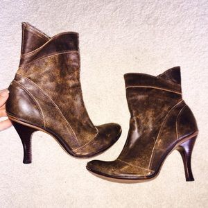 SOLD❤️ Gianni Bini High Heel Leather Boots Brown