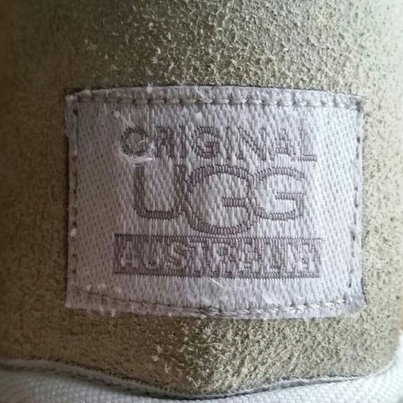 Preowned Ugg Boots - Picture 2 of 3