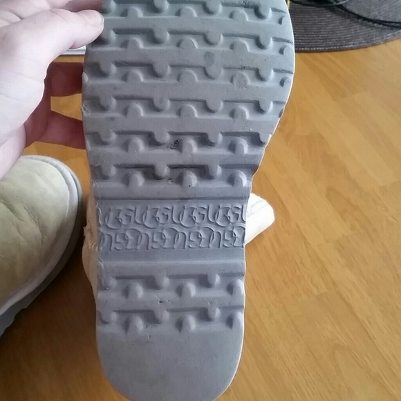 Preowned Ugg Boots - Picture 3 of 3