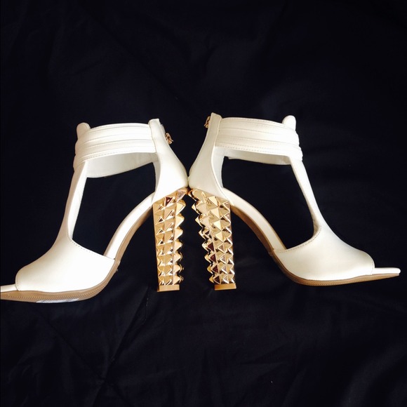 White and gold heels - Picture 2 of 4