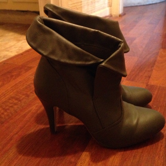 Glaze grey ankle boots